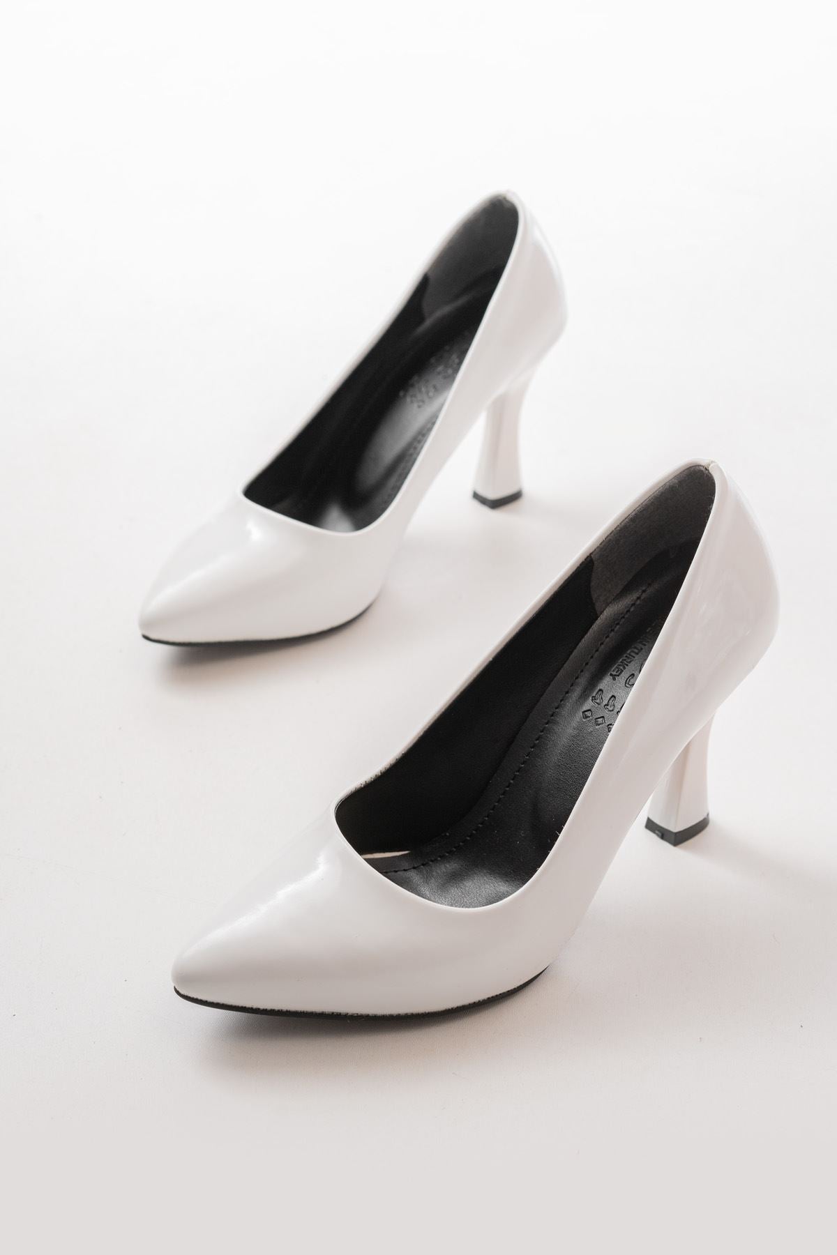 ST-001 Beyaz Rugan Günlük 9 cm Topuklu Bayan Stiletto Ayakkabı