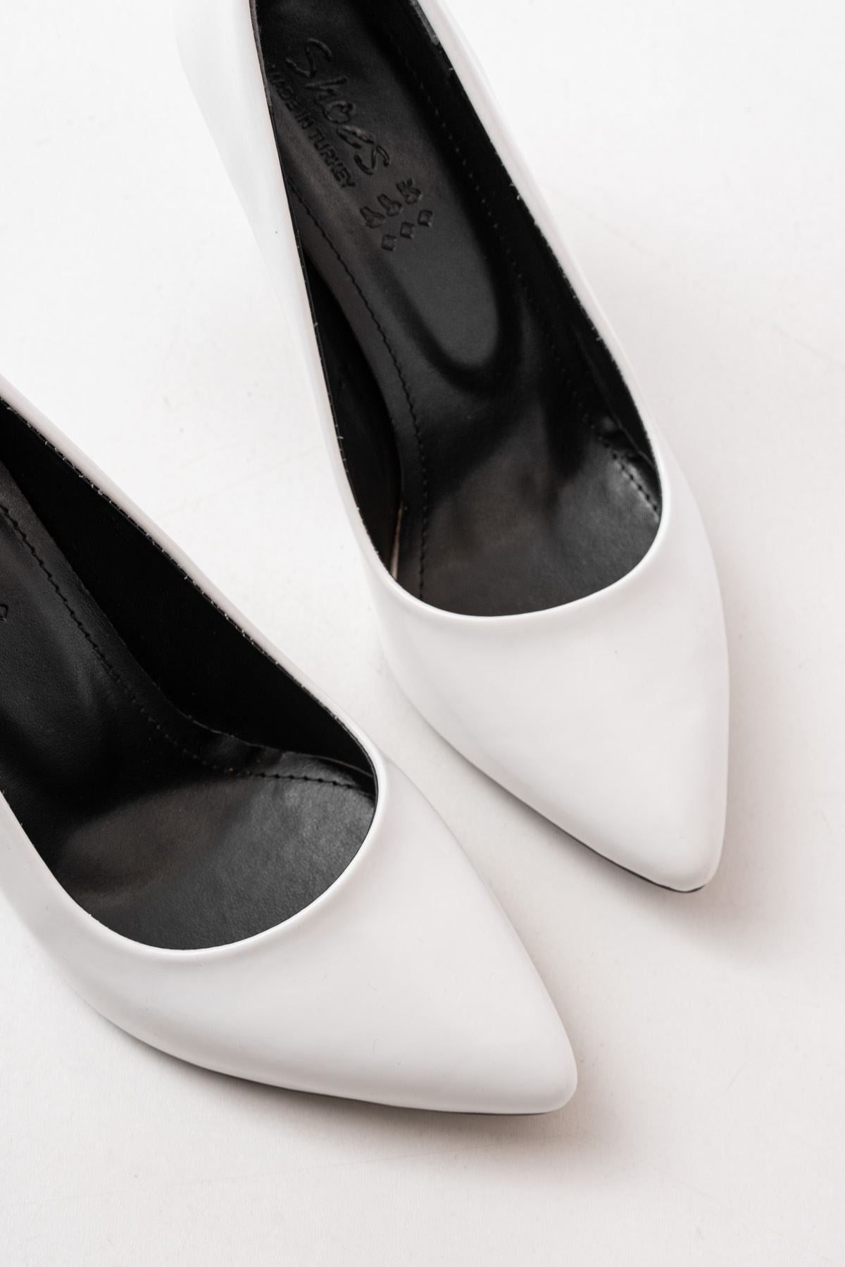 ST-001 Beyaz Rugan Günlük 9 cm Topuklu Bayan Stiletto Ayakkabı
