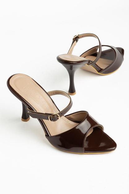 G-357 Kahve Rugan Tokalı Yuvarlak 10,5 Cm Topuklu Kadın Sandalet